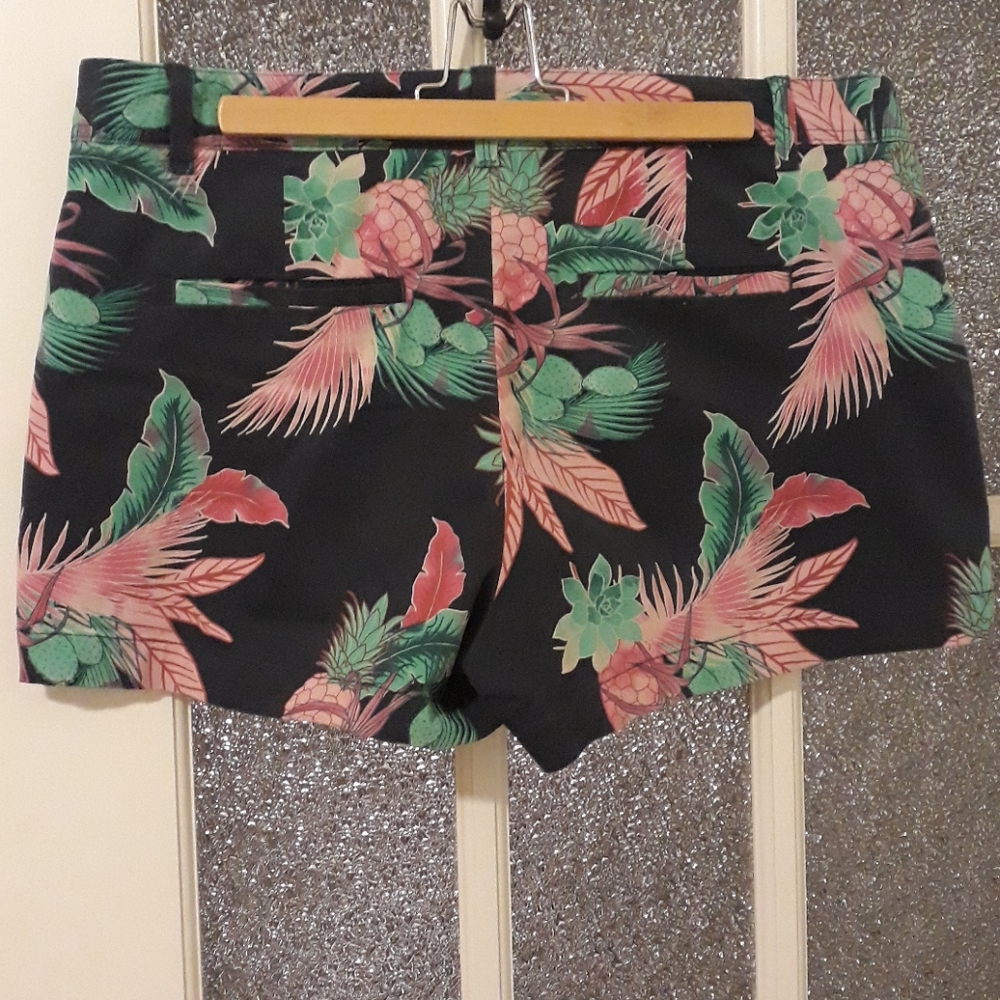 GAP Shorts - Picture 4 of 5